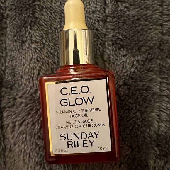 Sunday Riley C.E.O. Glow - Picture 2 of 3